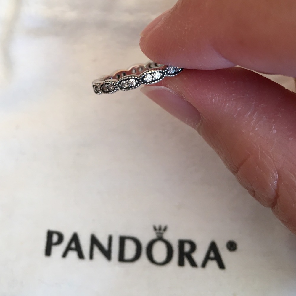 Pandora Sparkling Leaves Band Ring size 6 (52)